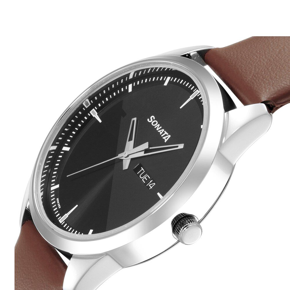 Leather outlet analog watch