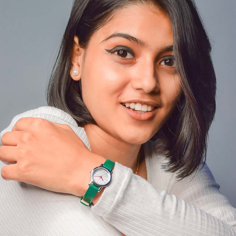 Girl hand shop watch sonata